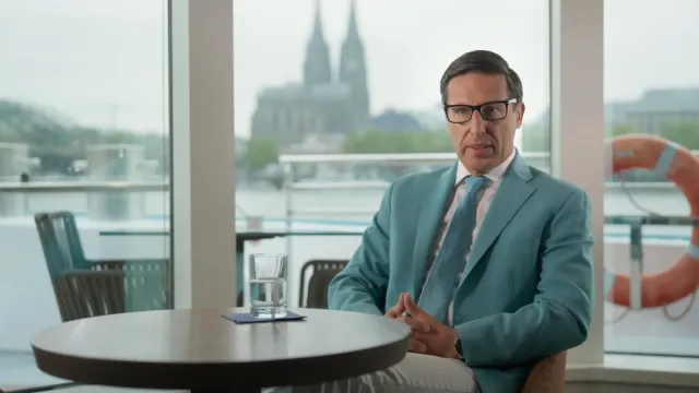 Still from Auf hoher See – Von Pauschal bis Superluxus