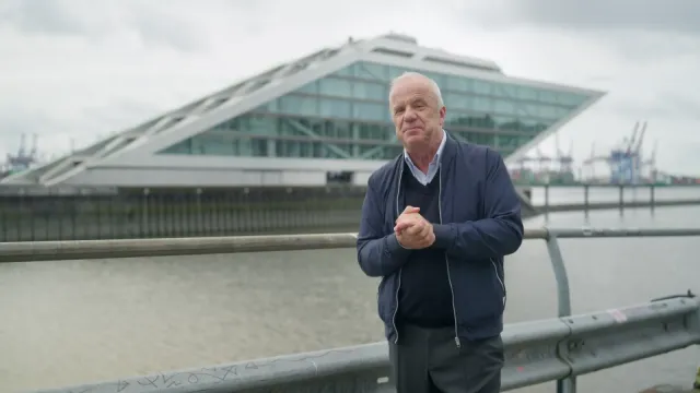Still from Auf hoher See – Von Pauschal bis Superluxus