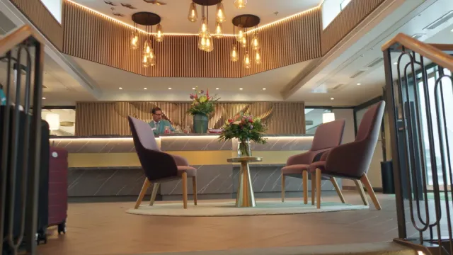 Still from Auf hoher See – Von Pauschal bis Superluxus